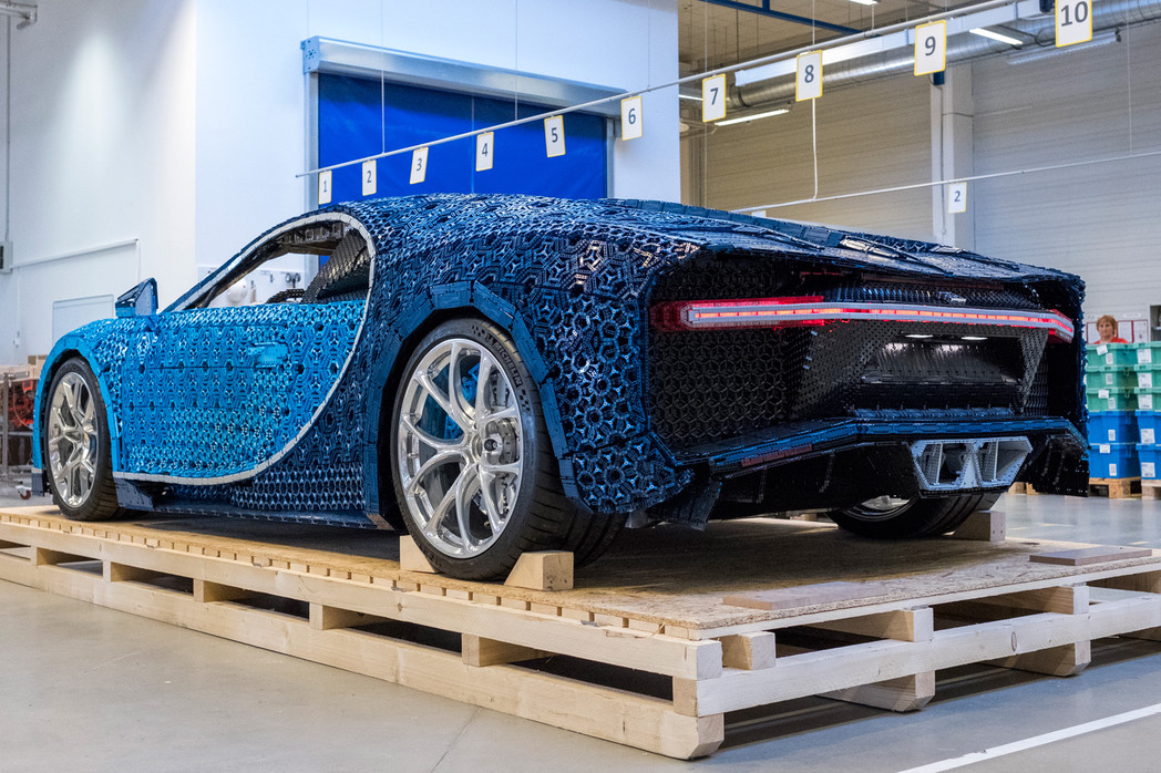 Bugatti Chiron из Lego